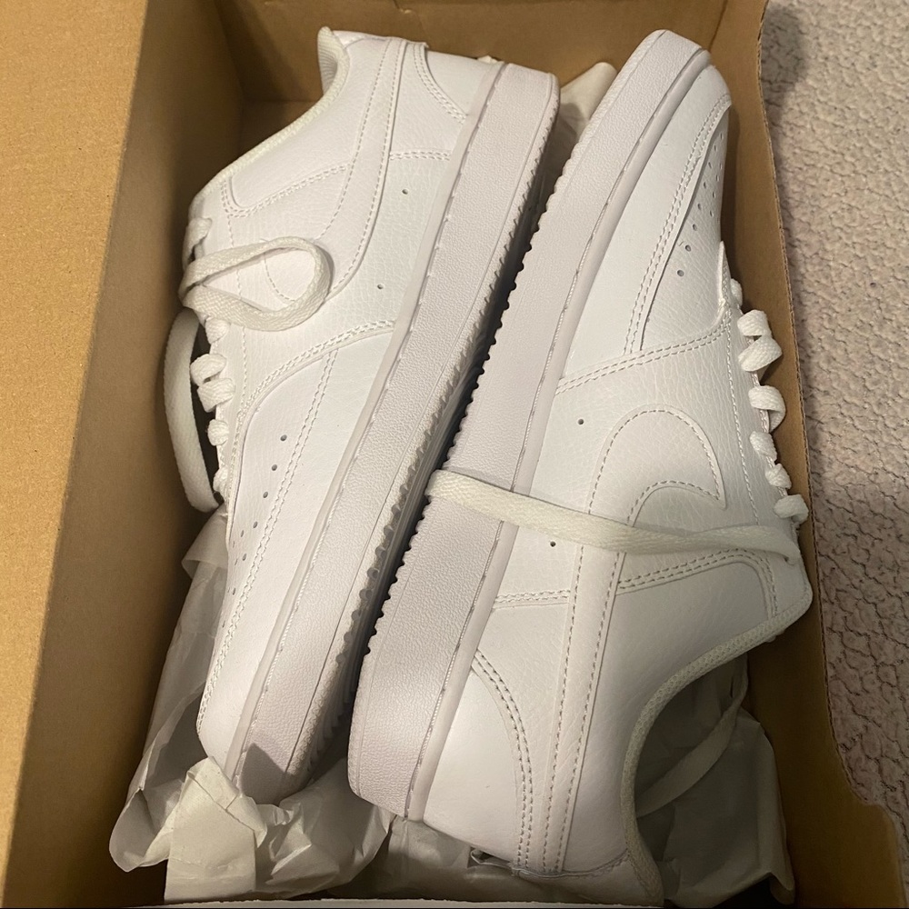 NEW WHITE NIKES!!